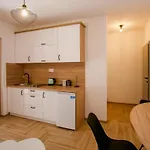 Apartment & Arch *