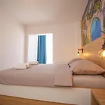 & Arch Apartment