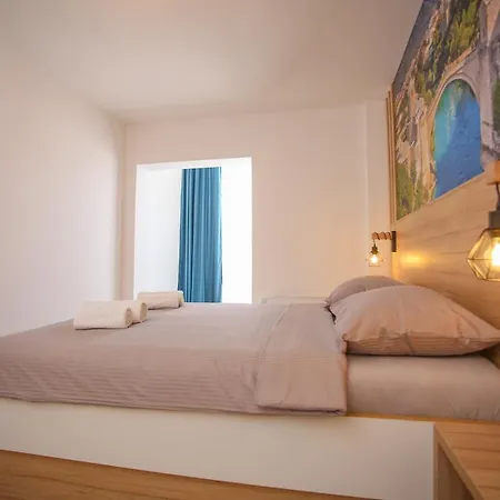 & Arch Apartment