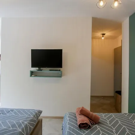 Apartment & Arch *